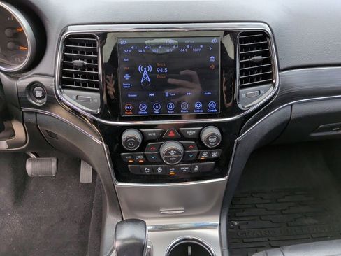 Used 2020 Jeep Grand Cherokee Limited image 23