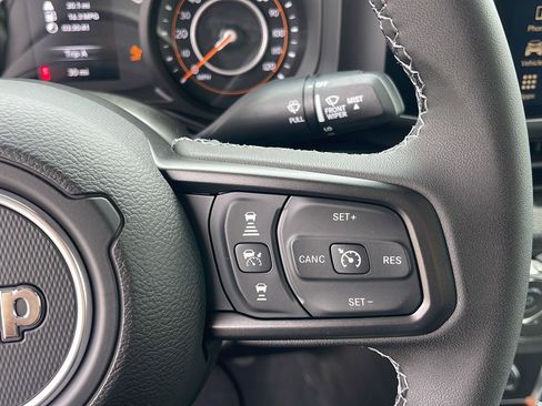 New 2026 Jeep Gladiator Sport AWD/4WD image 16