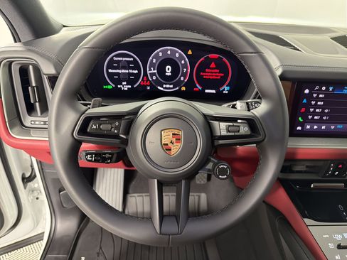 Used 2026 Porsche Cayenne image 18