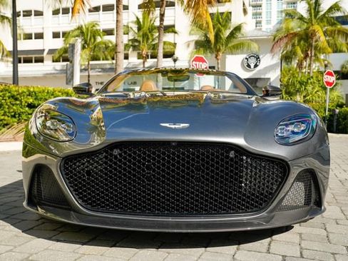 Used 2023 Aston Martin DBS Volante image 7