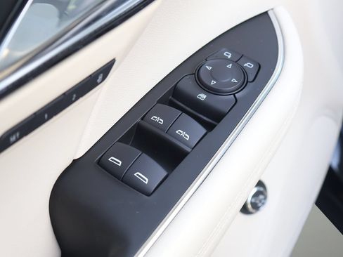 Used 2021 Buick Envision Essence FWD image 10