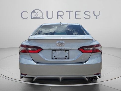 Used 2024 Toyota Camry SE FWD image 4