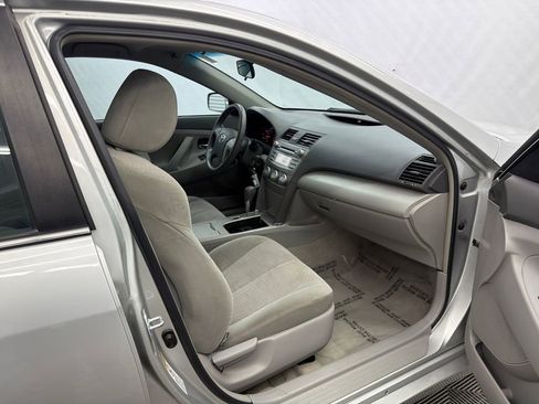 Used 2011 Toyota Camry LE FWD image 14