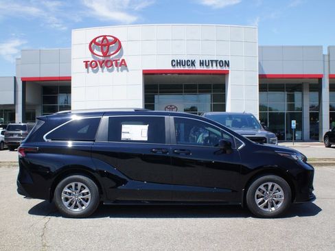 Used 2026 Toyota Sienna LE FWD image 11