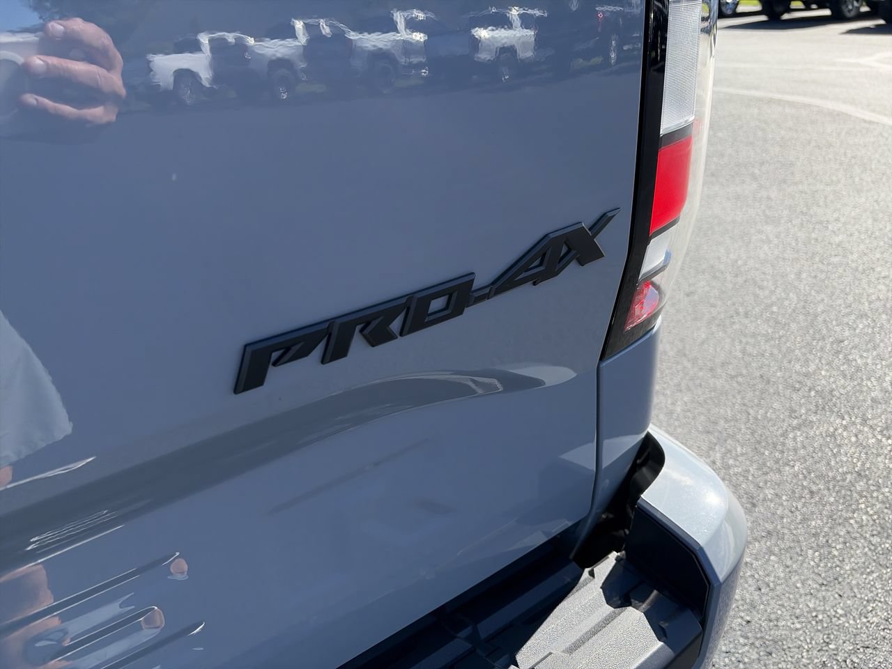 Used 2024 Nissan Frontier PRO-4X AWD/4WD image 12