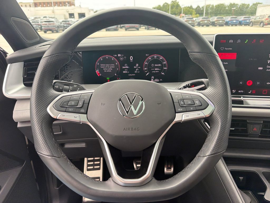 Certified 2026 Volkswagen Tiguan SE R-Line AWD/4WD image 11