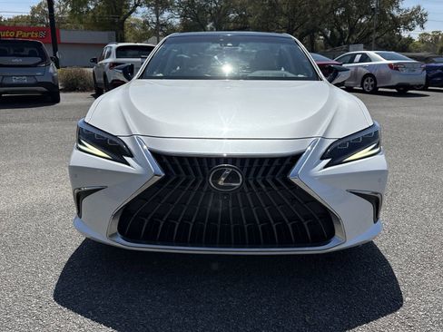 Used 2022 Lexus ES 350 Ultra Luxury w/ Accessory Package 2 image 8