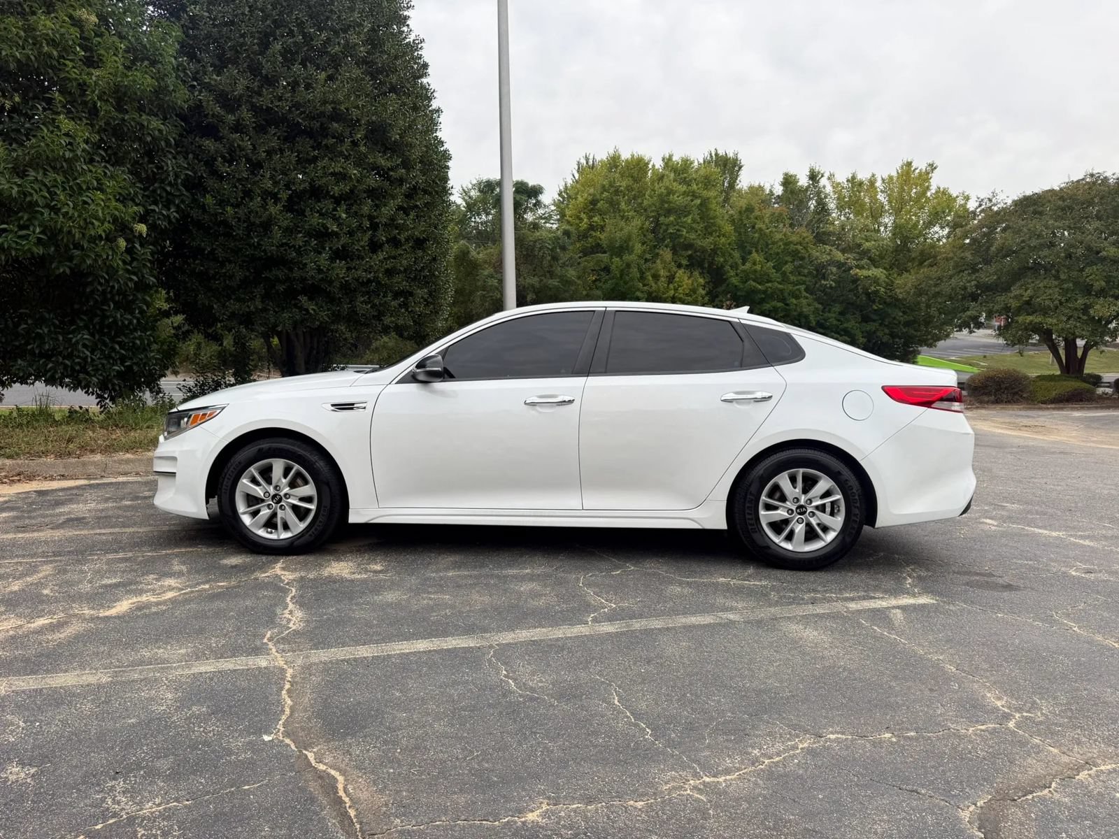 Used 2018 Kia Optima LX FWD image 4