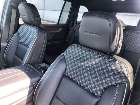 New 2026 GMC Acadia Denali w/ Super Cruise Package image 11