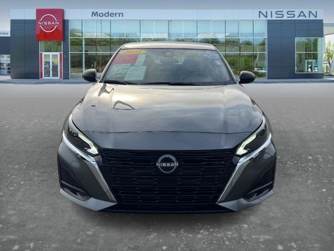 Certified 2025 Nissan Altima 2.5 SV FWD image 2