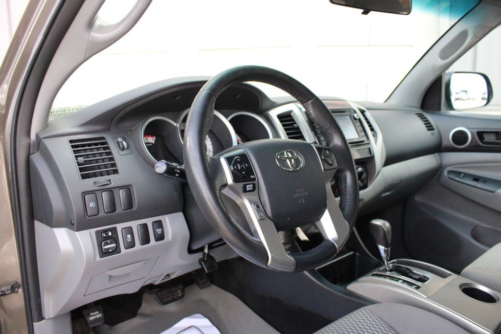 Used 2015 Toyota Tacoma 4x4 Double Cab w/ SR5 Package image 2