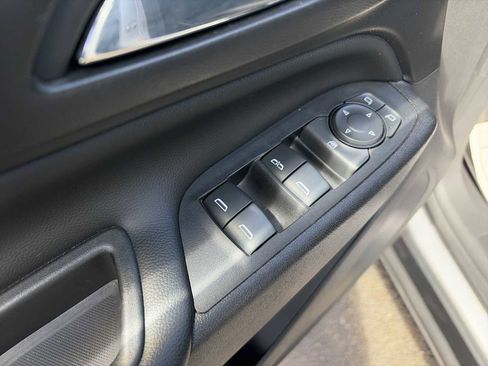 Used 2019 Chevrolet Equinox LT FWD image 15