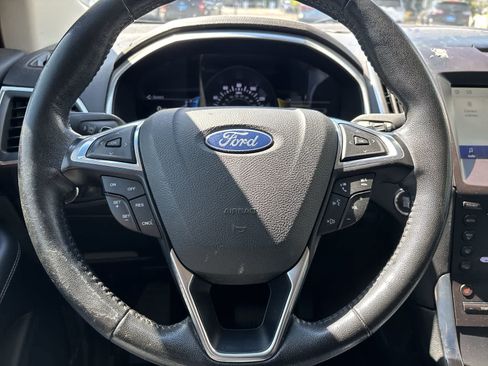 Used 2019 Ford Edge Titanium AWD/4WD image 7