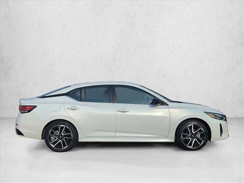 Used 2025 Nissan Sentra SR FWD image 4