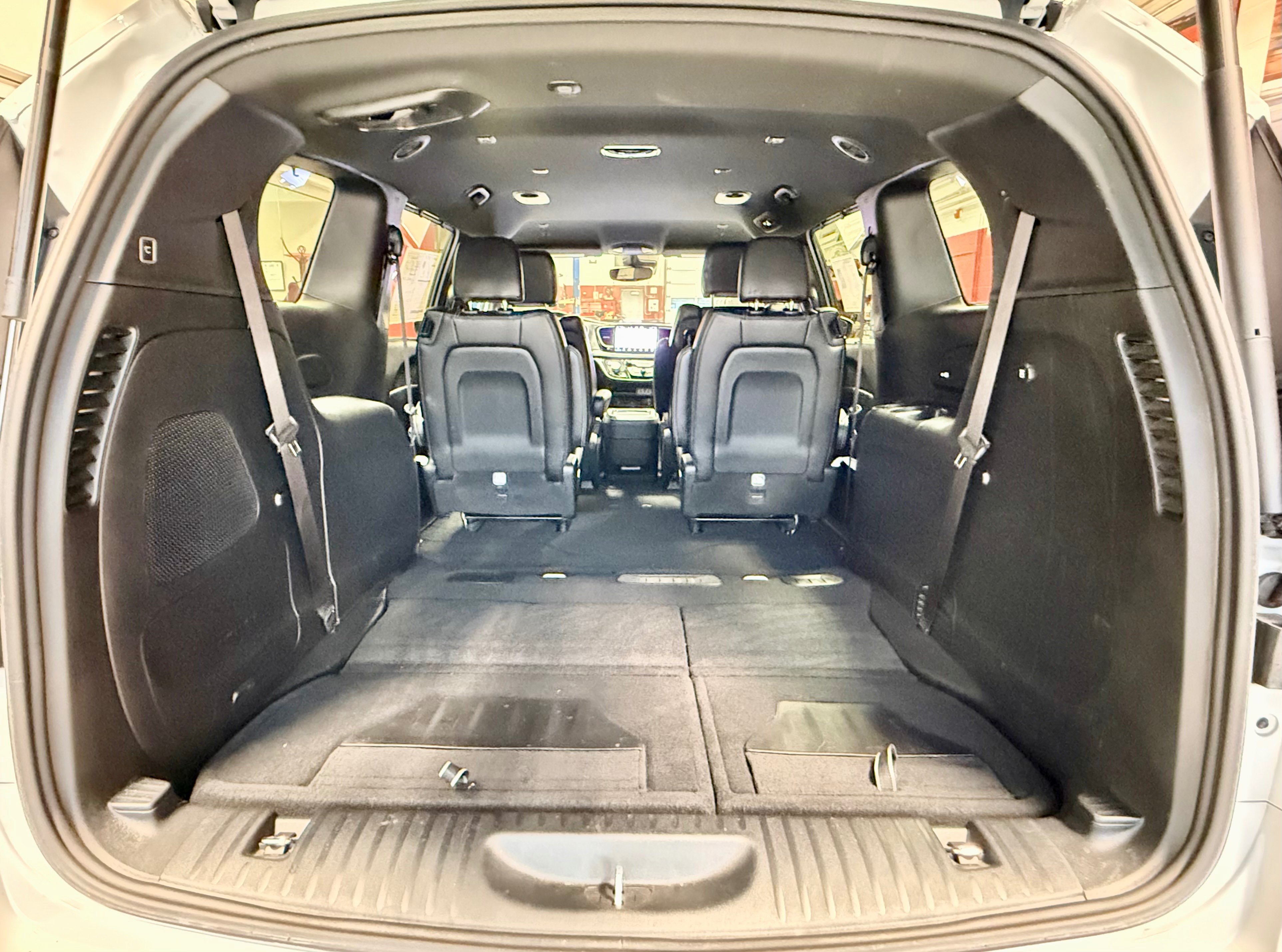 Certified 2023 Chrysler Pacifica Touring-L w/ Uconnect Theater Family Group AWD/4WD image 8