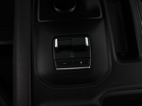 Used 2024 GMC Sierra 1500 AT4 w/ Technology Package AWD/4WD image 9