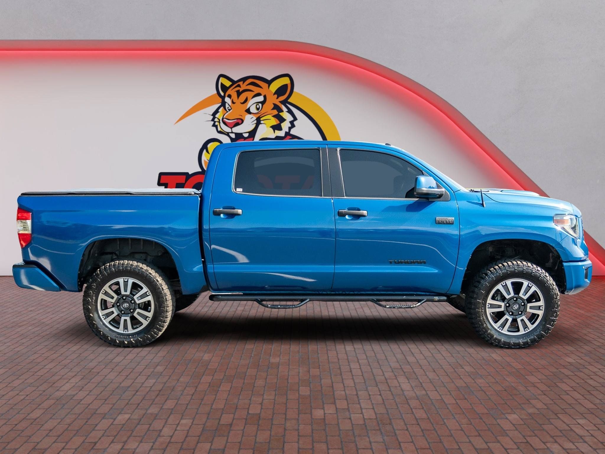 Used 2018 Toyota Tundra SR5 AWD/4WD image 4