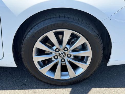 Used 2016 Toyota Camry XLE w/ Moonroof Package FWD image 10