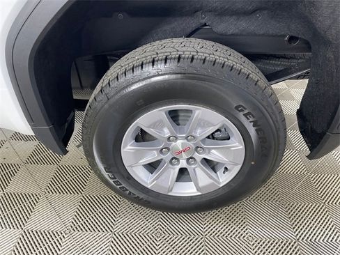 New 2026 GMC Sierra 1500 SLE w/ Preferred Package image 18