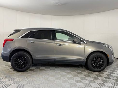 Used 2018 Cadillac XT5 Luxury w/ Driver Awareness Package AWD/4WD image 9