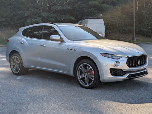 Used 2017 Maserati Levante S AWD/4WD image 11