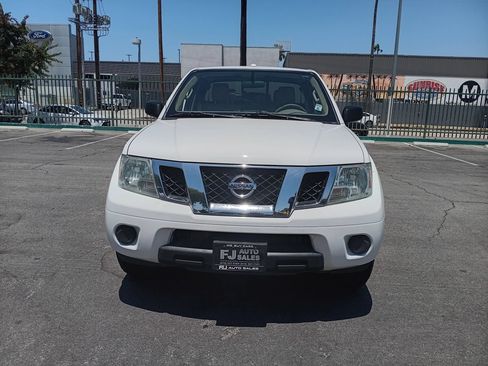 Used 2015 Nissan Frontier SV RWD image 2