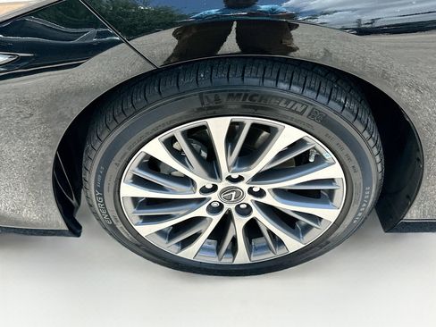 Used 2020 Lexus ES 300h w/ Premium Package FWD image 34