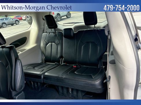 Used 2023 Chrysler Pacifica Touring-L FWD image 32