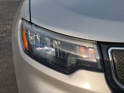 Used 2022 Jeep Compass Limited image 9