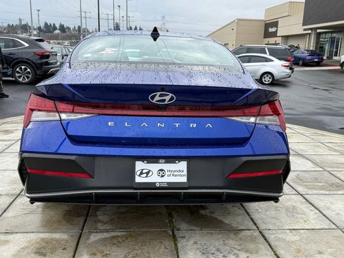 Certified 2025 Hyundai Elantra SEL image 9