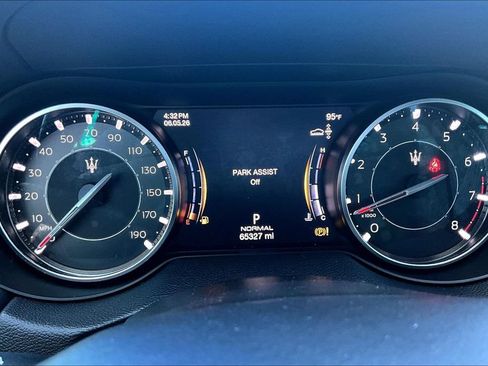 Used 2022 Maserati Levante GT AWD/4WD image 13