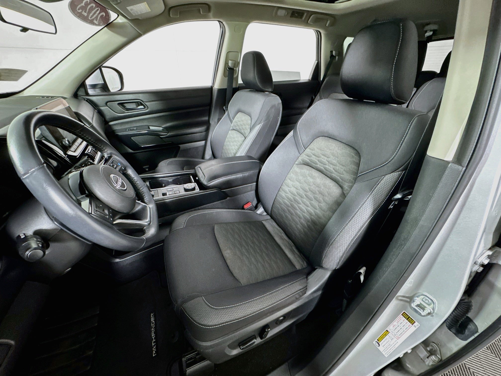 Used 2023 Nissan Pathfinder SV w/ SV Premium Package AWD/4WD image 15