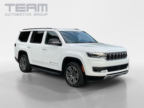 Used 2024 Jeep Wagoneer Series II w/ Flexible Seating Group image 1