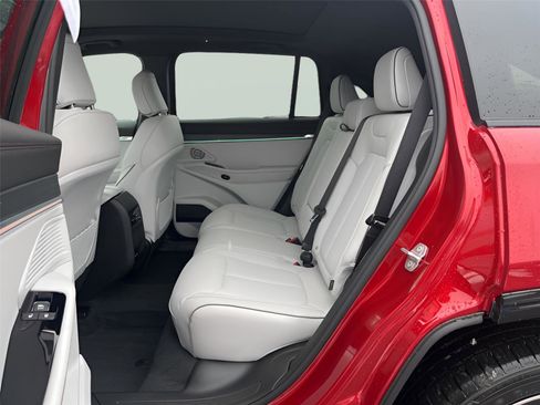 Used 2025 Jeep Wagoneer S Limited image 28