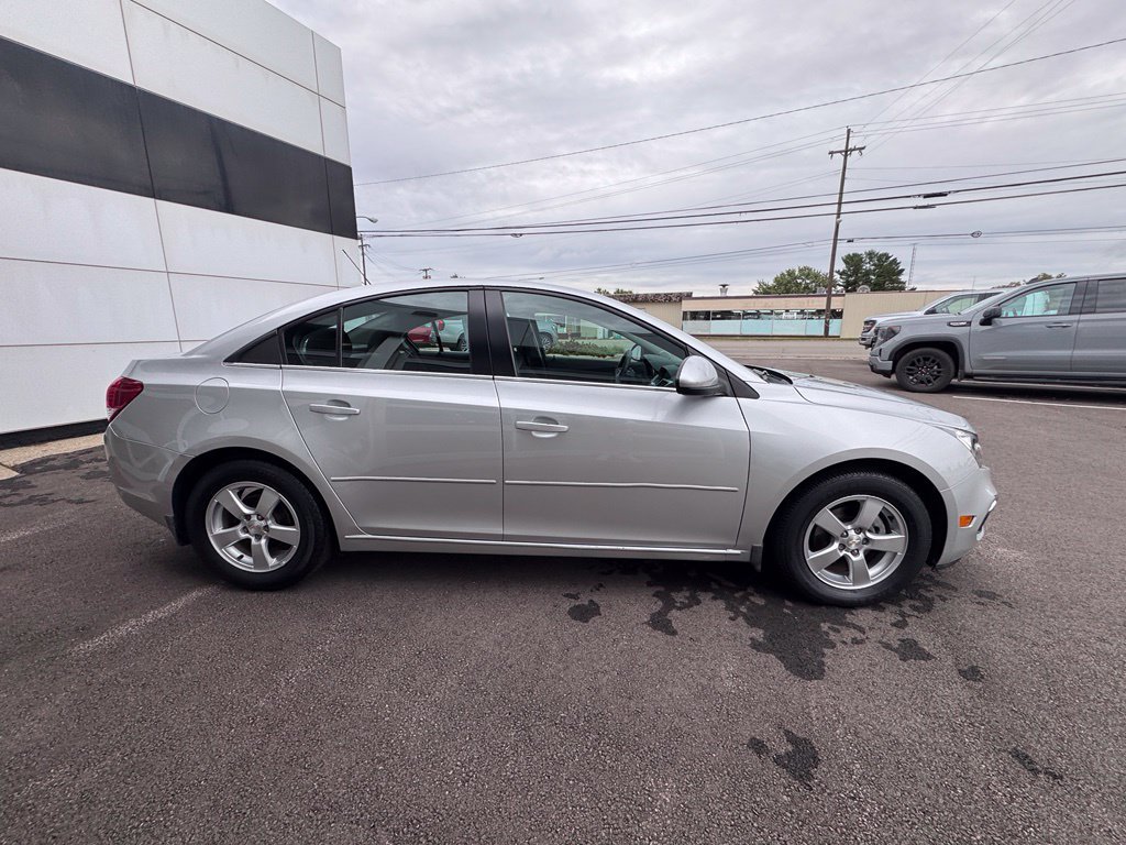 Used 2016 Chevrolet Cruze LT FWD image 3