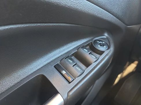 Used 2016 Ford Escape SE image 23