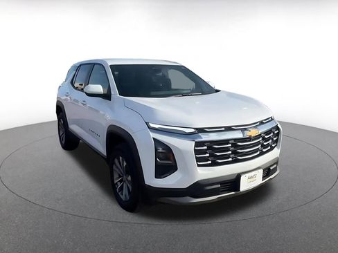 Used 2025 Chevrolet Equinox LT image 3