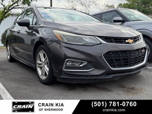 Used 2017 Chevrolet Cruze LT w/ Convenience Package FWD image 1