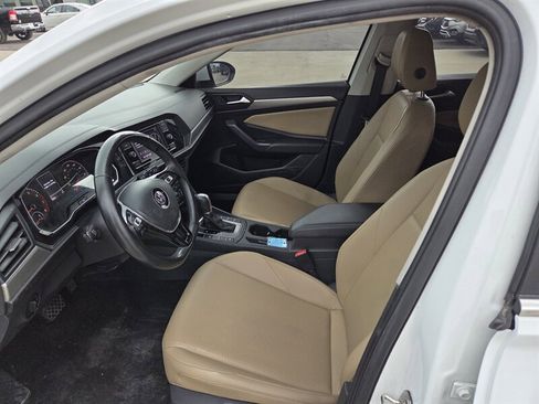 Used 2019 Volkswagen Jetta SE w/ Cold Weather Package FWD image 10