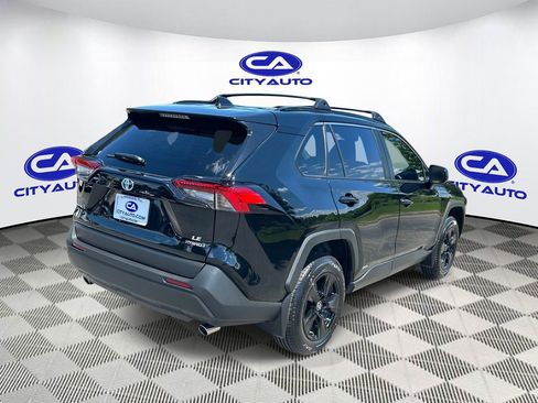 Used 2022 Toyota RAV4 LE AWD/4WD image 3