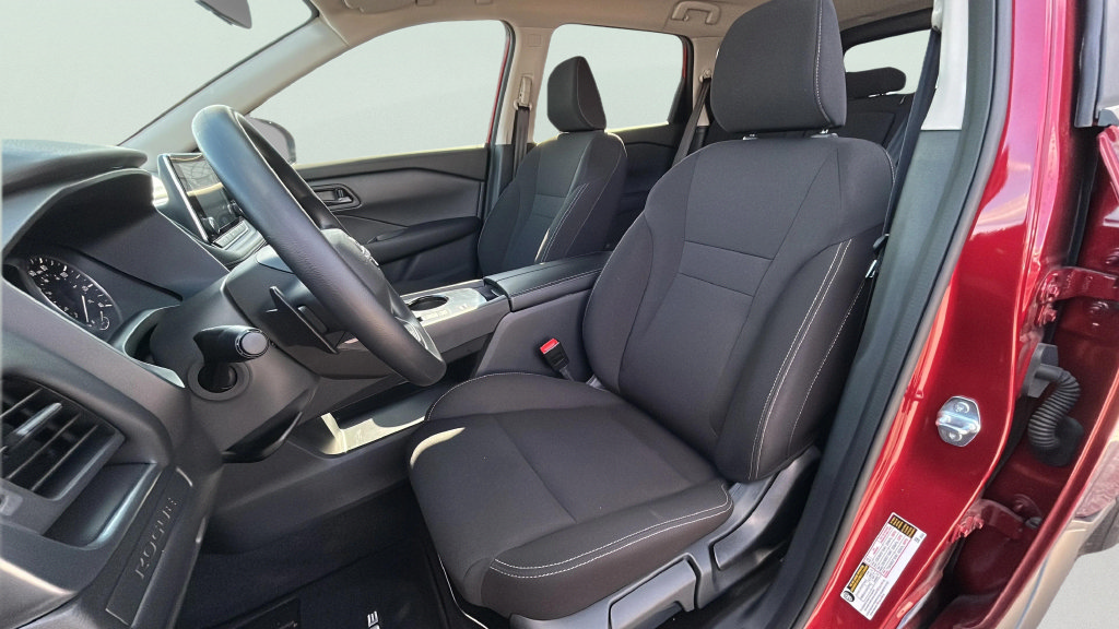 Used 2025 Nissan Rogue S FWD image 19