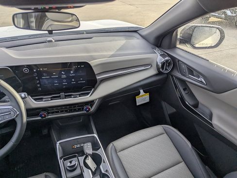 New 2026 Chevrolet Equinox LT w/ Convenience Package II image 18