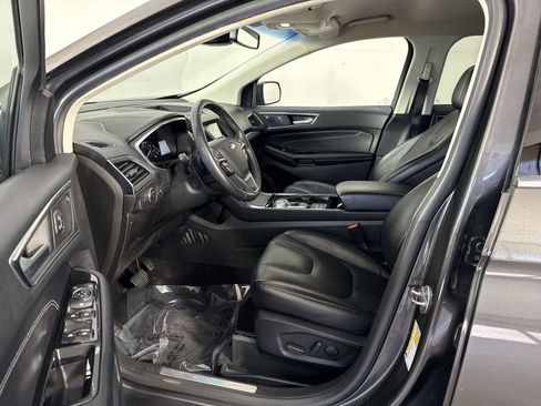 Used 2020 Ford Edge Titanium w/ Class II Trailer Tow Package AWD/4WD image 5