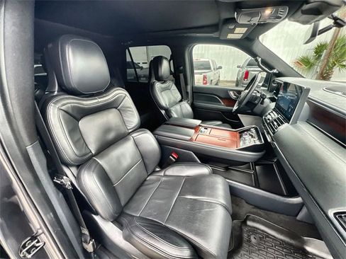 Used 2023 Lincoln Navigator Reserve image 27