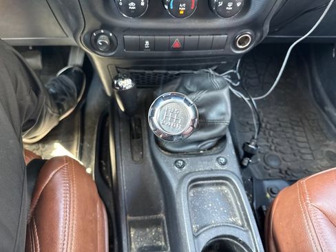 Used 2014 Jeep Wrangler Unlimited Sport w/ Quick Order Package 23S AWD/4WD image 15