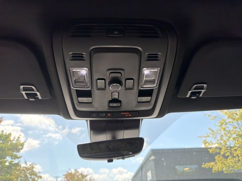 Used 2025 GMC Yukon AT4 Ultimate AWD/4WD image 27