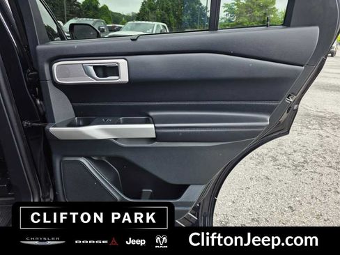 Used 2021 Ford Explorer Limited w/ Equipment Group 301A AWD/4WD image 18