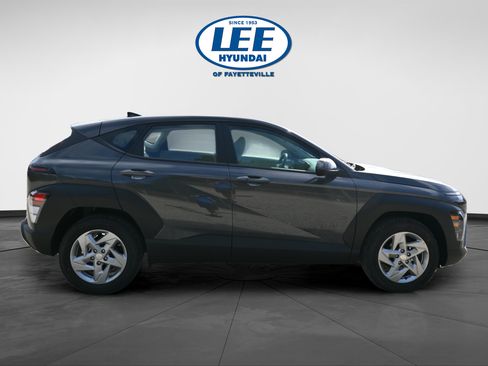 Used 2026 Hyundai Kona SE FWD image 2