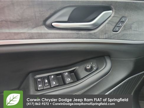 Used 2023 Jeep Grand Cherokee L Limited image 20