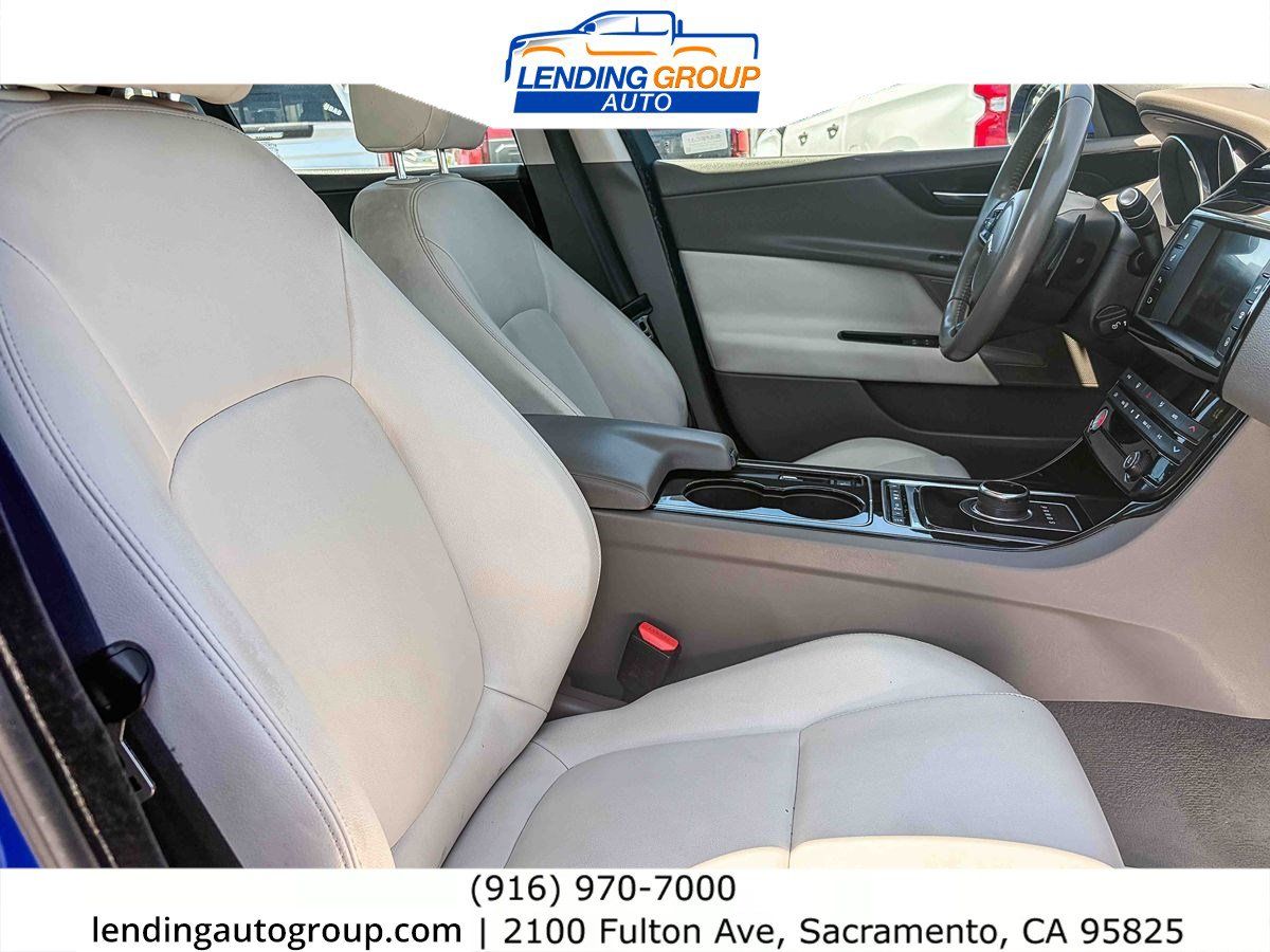 Used 2017 Jaguar XE Premium RWD image 15